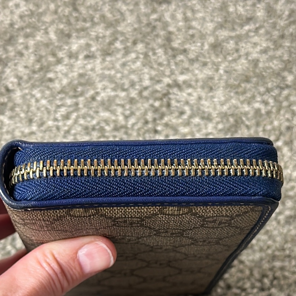 Gucci Beige and Navy Zip Wallet with Americana Logo - Picture 4 of 14